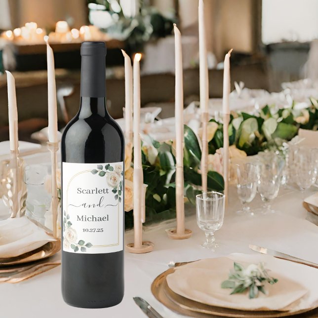 Vita rosor Vår Blommig Romantisk Bröllop Vinflaska Etikett (Front view elegant luxury classic gold white foliage botanical romantic timeless wedding wine label)