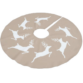 Vita silhuetter av springande renar på beige julgransmatta borstad polyester