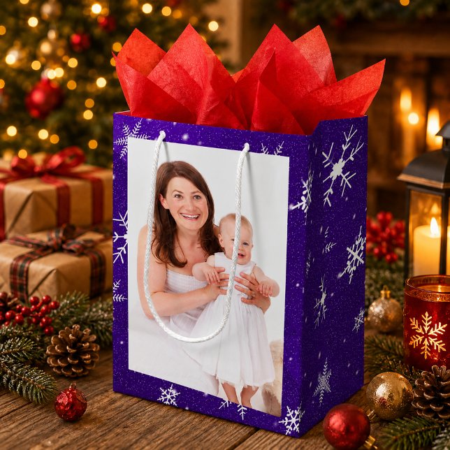 Vita snöflingor Blå-lila bakgrund Med presentpåse (White Snowflakes Blue-Purple Background Med Gift Bag)