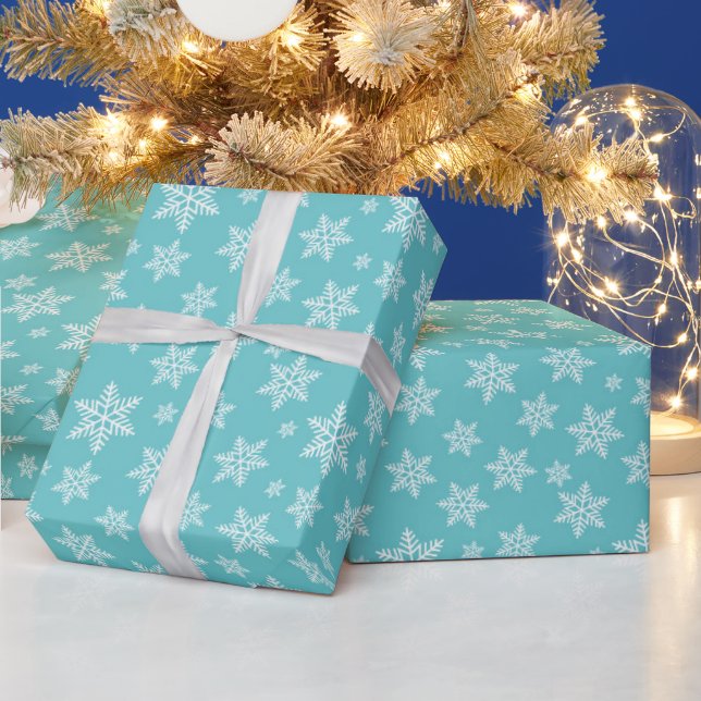 Vita snöflingor på Blå Vinterbakgrund Presentpapper (Helgdagar)