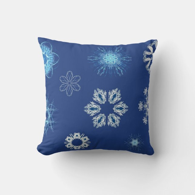 Vita snöflingor på blått kudde (Framsida)