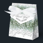 Vita Snöre och Spädbarn utandningsluften Bröllop Presentaskar<br><div class="desc">Jag hoppas att du njuter av dessa underbara bröllopsfavoritboxar med den vita Snöre & Spädbarn-andedräkten på dem. Du kan ändra all personlig information i favoritrutorna för att uppfylla dina behov. Njut! https://www.zazzle.com/store/dazzlingpaperitems</div>