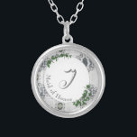 Vita Snöre & Ro Löv Monogrammed Silverpläterat Halsband<br><div class="desc">Utformningen har ett monogram i elegant silver som visas i mitten mot en vit baksida. Bakgrunden innehåller bilden av det vita snöre. Grönt ro löv placeras på ett delikat sätt i kant.</div>