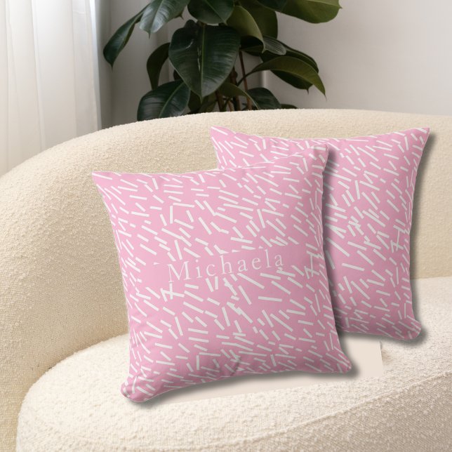 Vita sprinkler på Rosa Namn-text i bakgrunden Kudde (Pink & white Sprinkles Throw pillow, customizable name. Multilingual Project. Bilingual text option.)