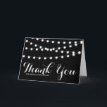 Vita strålkastare | Svart bröllop tackkort<br><div class="desc">Anpassningsbart tackkort med vita fantasifulla strålkastare. Andra färger finns tillgängliga. Detta är en del av en bröllopssvit "FAIRY LIGHTS" - matchande artiklar finns tillgängliga.</div>