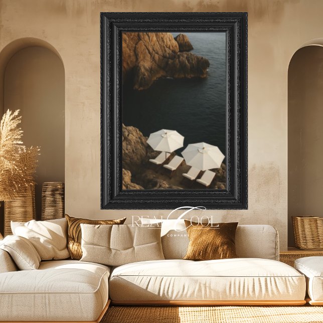 Vita strandstolar kustklippsscen canvastryck (White Beach Chairs Coastal Cliff Scene Canvas Print)