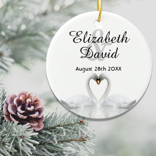 Vita svanar i kärlek med namn bröllop julgransprydnad keramik
