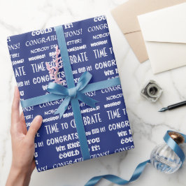 Vita typografiska Grattisar på blå Presentpapper