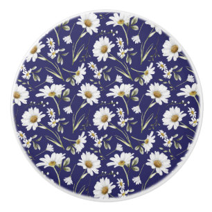 Vita vattenfärgsblommor knopp