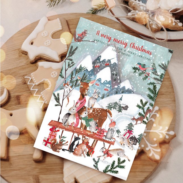Vita vinterbergsmassiv, vinterbergdjur helgkort (Cute white winter mountains woodland animals holiday card)
