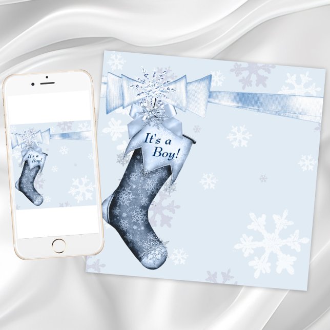 Vita vinterblå Snöflingor Pojke Shower Inbjudningar (Boy Christmas baby shower invitation with Christmas stocking and snowflakes. Digital and printed.)