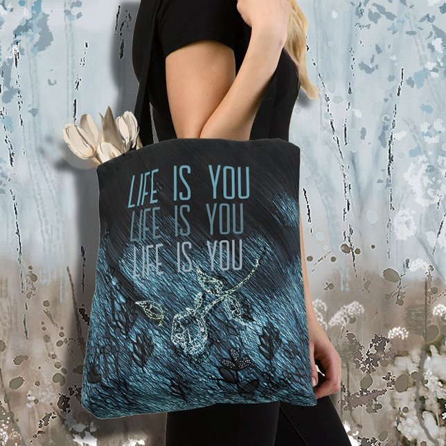 Vitaktig blå svart Ro-text Tygkasse (Whimsical Blue Black Rose Text Tote Bag)