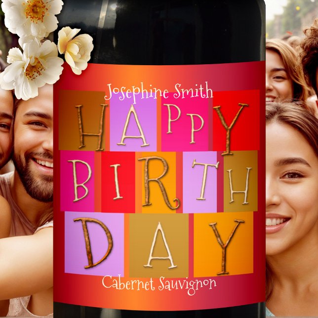 Vitaktig färgad födelsedag Vin-etikett Vinflaska Etikett (A vibrant and celebratory birthday wine label featuring playful retro-style "Happy Birthday" letters)