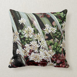 Vitblommor och blad kudde