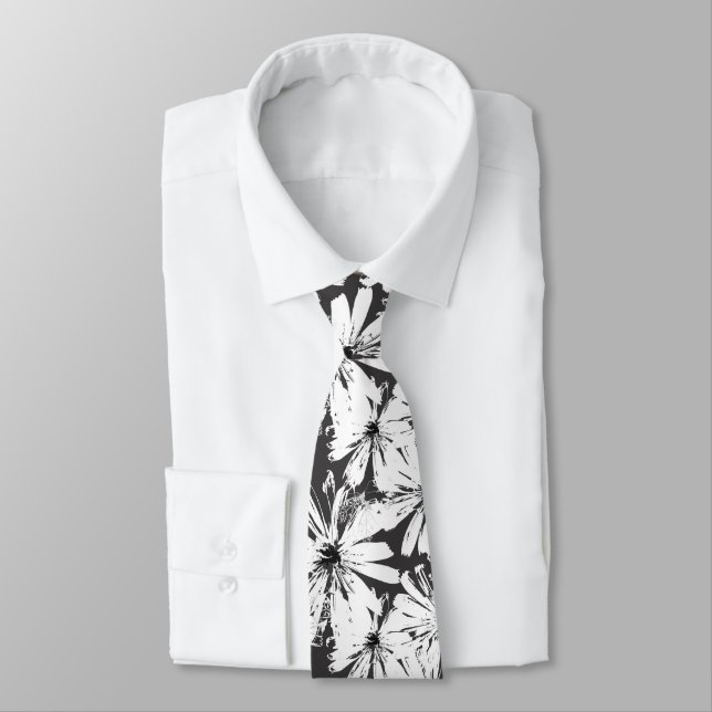 Vitblommor på mörk grått slips (Bunden)