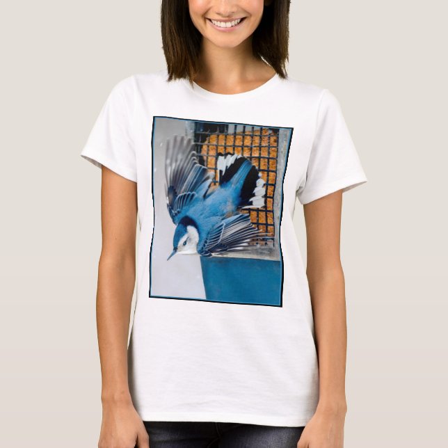Vitbröstad nuthatch i Snö - Originalfoto T Shirt (Framsida)