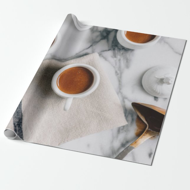 VITCERAMISKT TEKOPP MED RÖD VÄTSKA PRESENTPAPPER (Utrullad)