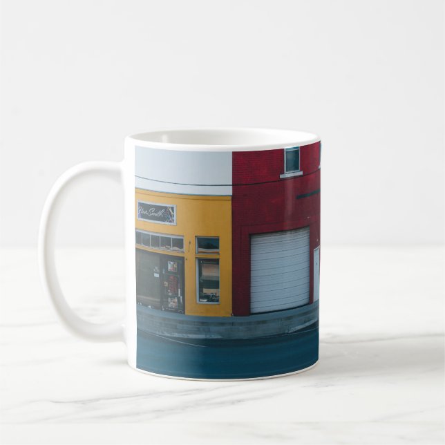 VITE GARAGE-DÖRRAR AVSLUTADE UNDER DAGEN KAFFEMUGG (Vänster)