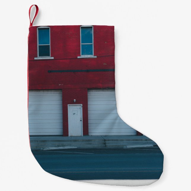 VITE GARAGE-DÖRRAR AVSLUTADE UNDER DAGEN LITEN JULSTRUMPA (Framsidan)