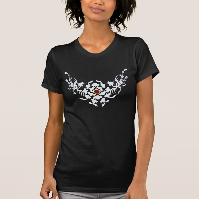 VITGRIPER OCH BLOMMOR MED DEN RÖDA RUBYGEMEN TEE (Framsida)