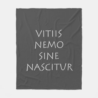 Vitiis nemo sine nascitur fleecefilt