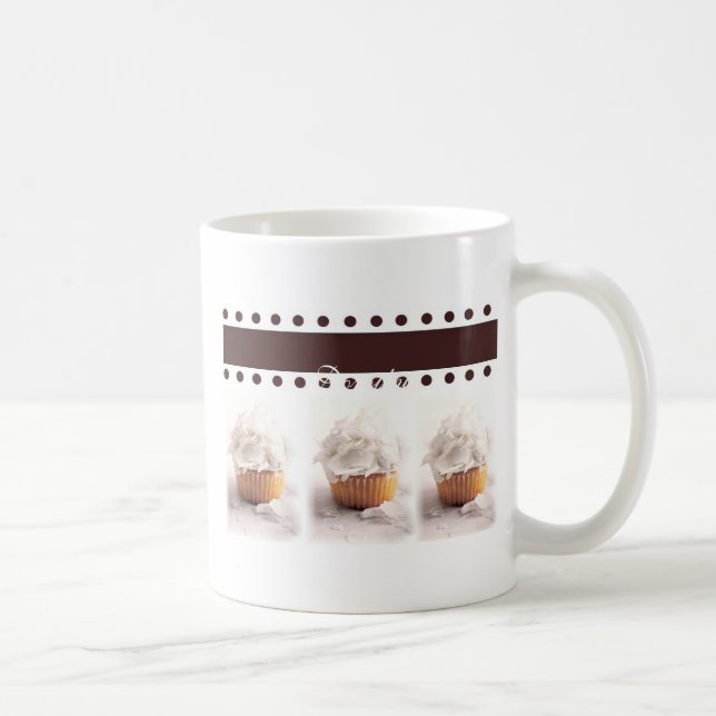 Vitmuffins på bruna bakgrundsaffärsobjekt kaffemugg (Höger)