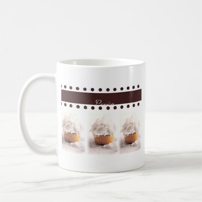 Vitmuffins på bruna bakgrundsaffärsobjekt kaffemugg (Vänster)