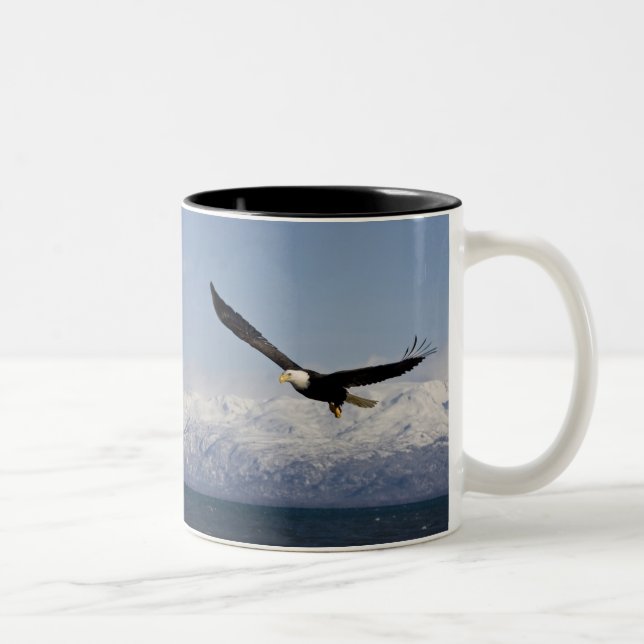 Vitörad havsörn under flykt, Haliaeetus leucocepha Två-Tonad Mugg (Höger)