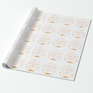 Vitpumpa kopplar samman baby shower som slår in presentpapper