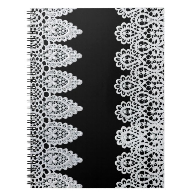 Vitsnöre bildar en delikat gräns mot svart anteckningsbok med spiral (Framsidan)