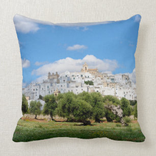 Vitstaden Ostuni med olivgröna träd, Puglia kudd Kudde