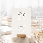 Vitt Modern Script Bröllop Bordsnummer Card<br><div class="desc">Vi presenterar vår Bordsnummer Card-design i det moderna Bröllop, där modern minimalism passar in i kalligrafikonsten. Den här förbannade estetiken ger en sofistikerad luft till din speciella dag - med en tuff av boho, avslappnad charm. Kombinationen av enkel typografi med ett typsnitt för snyggt lägger till en unik personlighet i...</div>
