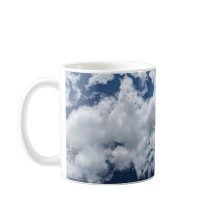 Vitt moln mot blå himmel