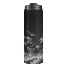 Vitt moln, svart himmel