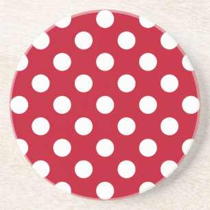 Vitt polka dots på rött underlägg