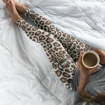 Vittiger Safari Skriv ut Leggings<br><div class="desc">Vita tiger-bilder är ett djärvt och modernt val med en levande bakgrund på grönten och ett svårtolkat leopardtryck i mönster. Den unika kombinationen av det slående vita färg och det klassiska leopardavtrycket skapar en fängslande fusion av modern och animalisk estetik. Dessa lagar är mångsidiga och lämpliga för både avslappnad och...</div>