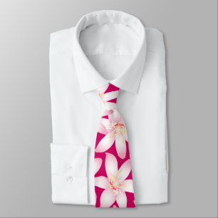 Vittropisk blommigt på rosa slips