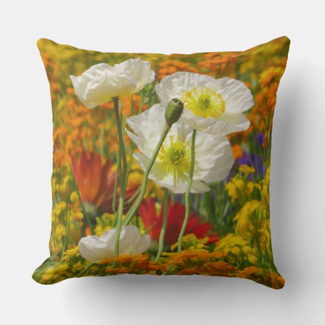 Vitvallmo som växer runt färgade blommor kudde (Framsida)