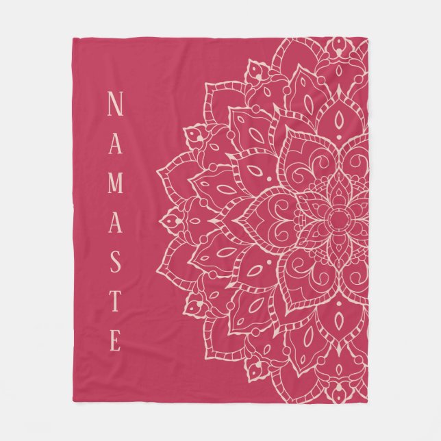Viva Magenta & Blek Dogwood Namaste Mandala Fleecefilt (Framsidan)
