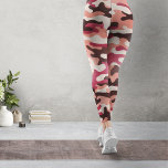 Viva Magenta och Rosa Camo Leggings<br><div class="desc">En elegant,  texturerad kamouflage mönster med viva magenta och laxrosa som dominerande färg. Offentliggjord först den 5 januari 2023.</div>