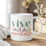 "Vive Cada Momento" inspirationsoffert Kaffemugg<br><div class="desc">Bär nuet och häpna varje ögonblick med "Vive Cada Momento" inspirationskoffret Mugg. I elegant finns mugg med den spanska frasen "Vive Cada Momento", som översätts till "Live Varje ögonblick", som uppmuntrar till minthet och förståelse för livets flyktiga upplevelser. Utformningen visar en vacker blandning av motivationell typografi och seren, lyft grafik,...</div>