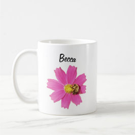 Vivid Rosa Cosmos Flower med en Bee-Personlig Kaffemugg