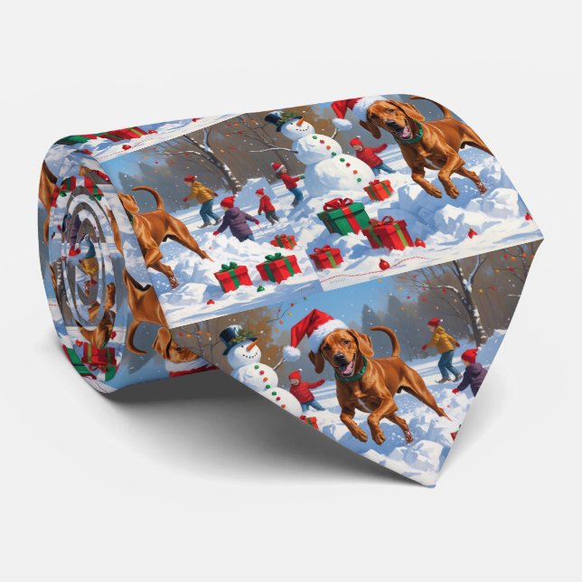 Vizsla springer i snö med julhatt slips (Rullad)