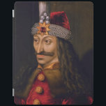 Vlad Tepes: Impaler, Dracula Dragon Prince Voivode iPad Skydd<br><div class="desc">År 1431 kommer den vind som viskar genom de transsylvanska topparna som Vlad III Dracula, känd som Vlad Tepes (Impaler), in i världen. Han föddes i en stormig tid, och hans liv skulle bli en legend som vävs av brutalitetens trådar, en slumrande statsmannaskap och en orubblig trohet. — Hans barndom...</div>