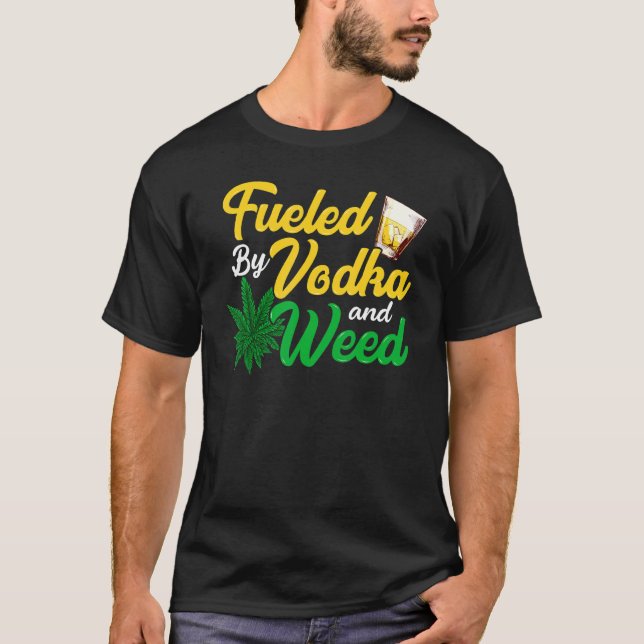 Vodka Cocktails och Ogräs Joints T Shirt (Framsida)