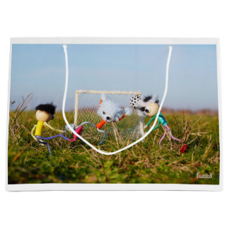 Voetbal wedstrijd van de Fubby's in actie.