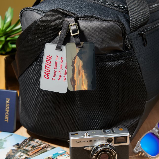 Volcano vid Sunset Alaska Caution Bagagebricka (Fram & Baksida)