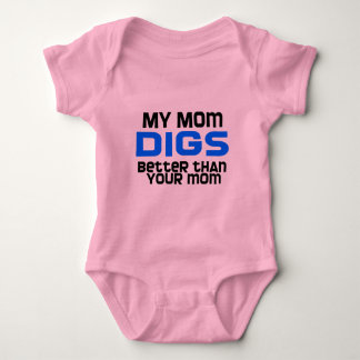 VolleyBaby min MomDigs Tee