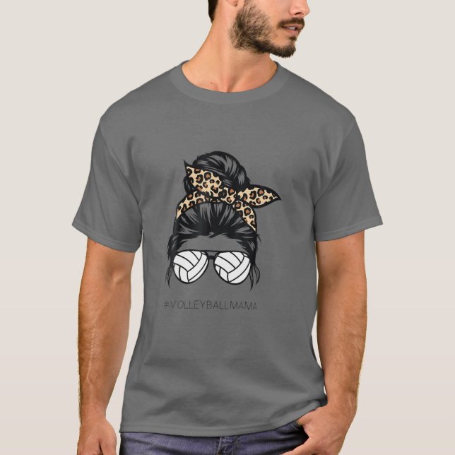 Volleyball Mamma Leopard Boll Messy Hair Bun Mor' T Shirt (Framsida)