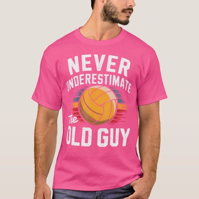 Volleyball Player underskattar aldrig den gamle ki T Shirt (Framsida)